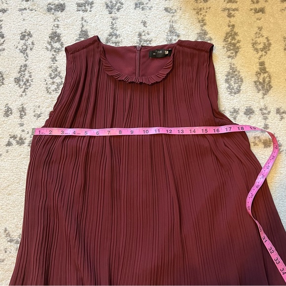 Club Monaco Pleated Sleeveless Blouse - Picture 9 of 9